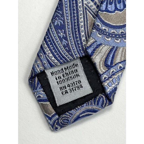 GEOFFREY BEENE Mens 100% Silk Blue/Gray Paisley Classic NECKTIE Neck Tie EUC - Picture 3 of 3